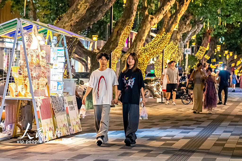 江苏苏州：“夜经济”红火