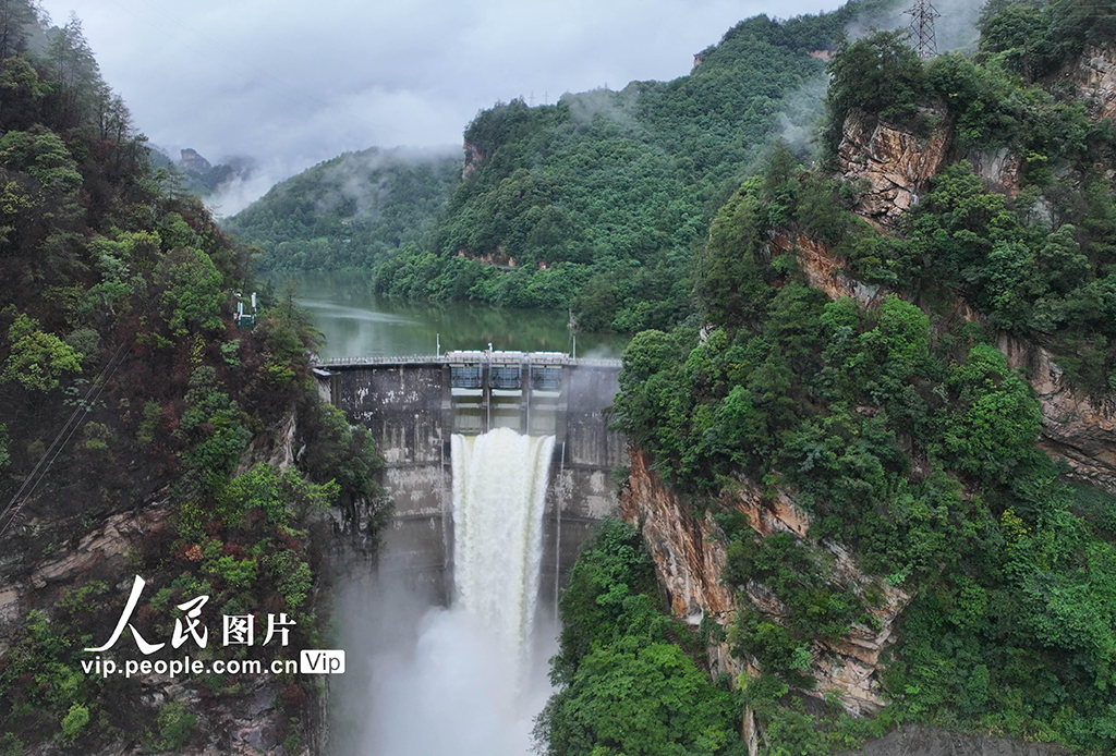 湖南张家界：开闸泄流保安全【3】