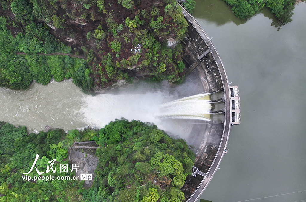湖南张家界：开闸泄流保安全【2】