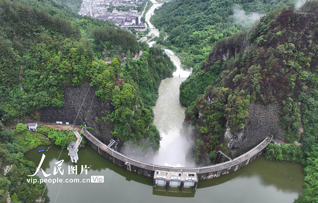 湖南张家界：开闸泄流保安全【4】