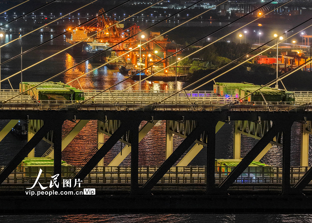 江苏泰州：常泰长江大桥开展主跨斜拉桥荷载试验【3】