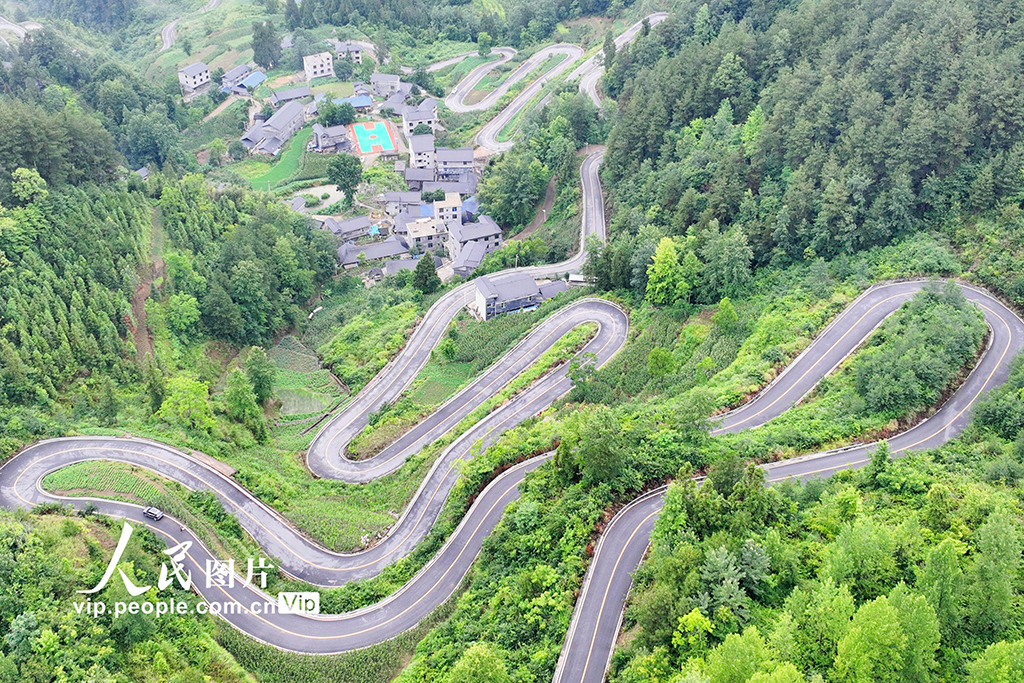 重庆酉阳：农村“四好公路”助力乡村振兴