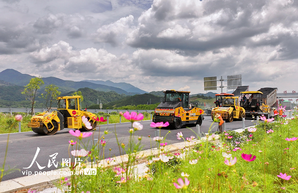 江西大余：建设高速公路 助力振兴发展【2】