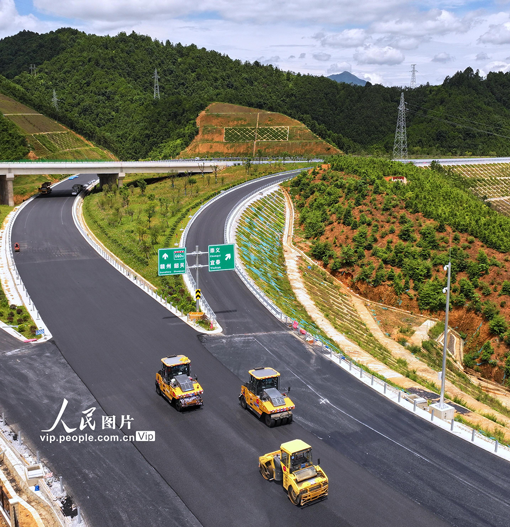 江西大余：建设高速公路 助力振兴发展【4】