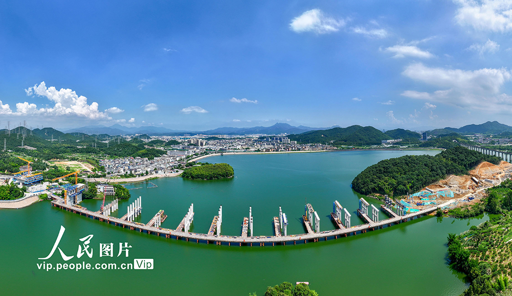 浙江宁海：杨梅岭水库大桥建设正酣