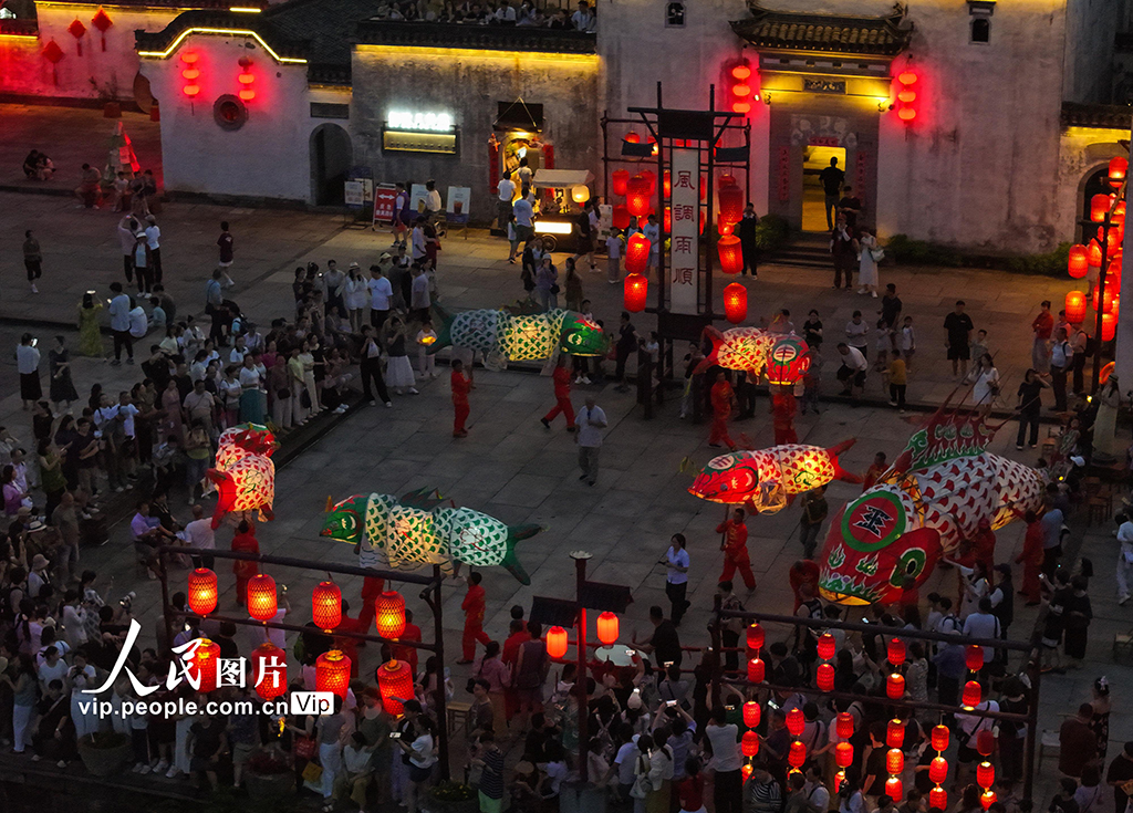 安徽黄山：夏夜游古村赏鱼灯【4】