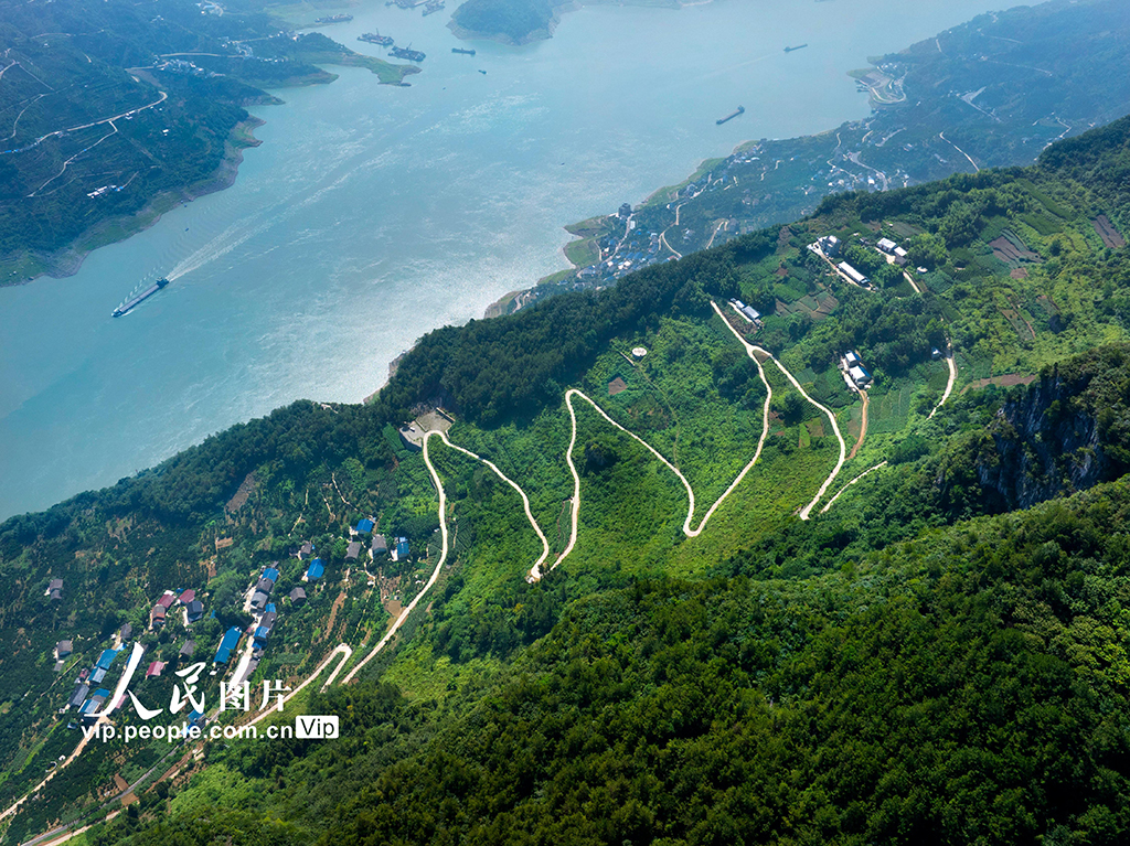 湖北秭归：路畅景美产业兴【2】