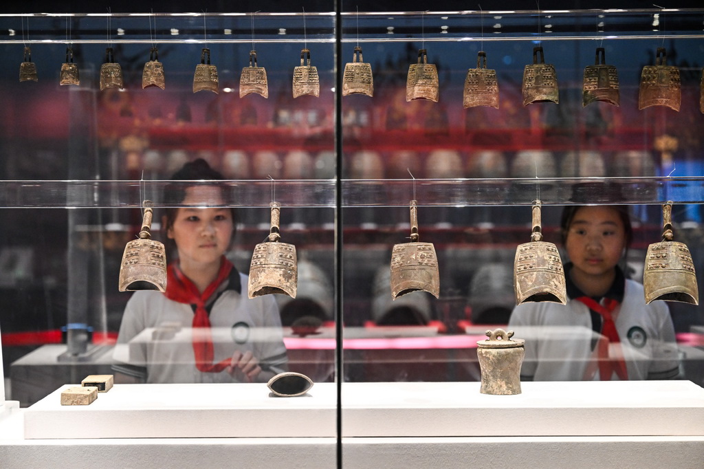 7月2日，学生在大云山汉王陵博物馆参观。