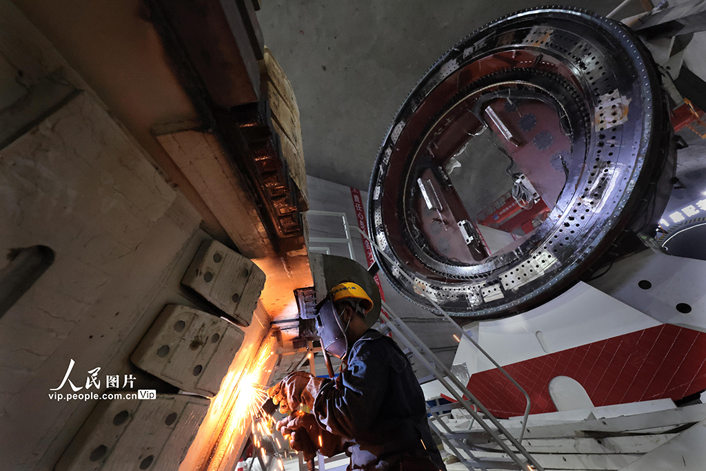 湖北宜昌：“江汉领航号”硬岩掘进机洞内组装全面展开【2】