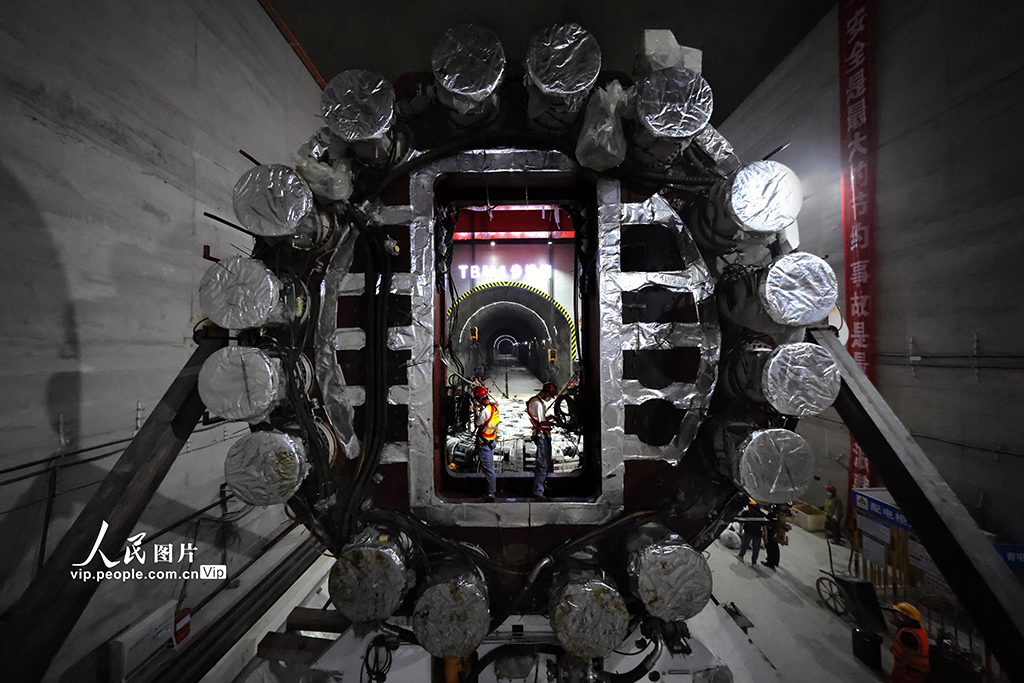 湖北宜昌：“江汉领航号”硬岩掘进机洞内组装全面展开【3】