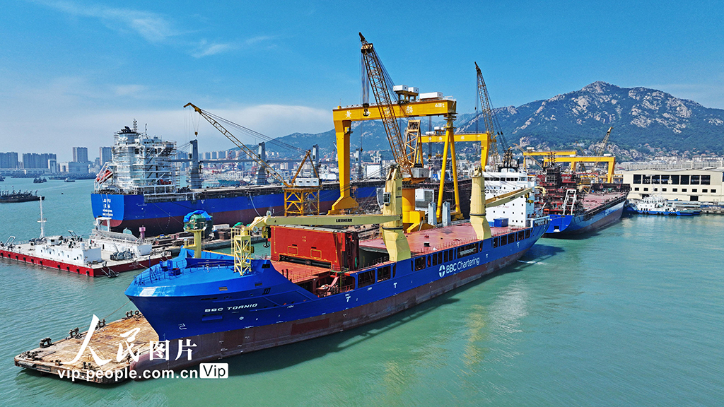 山东荣成：造船企业赶制订单【2】