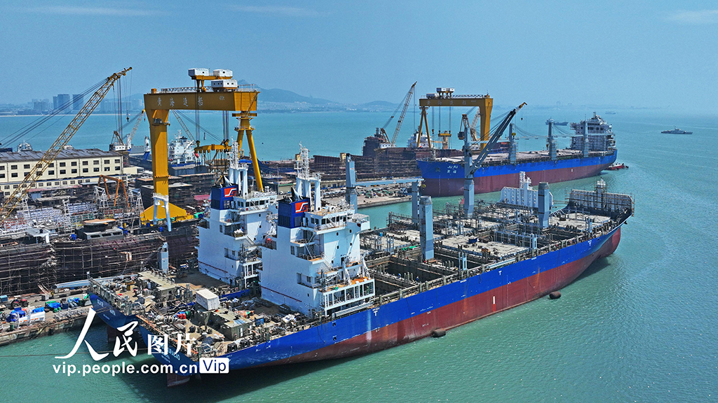 山东荣成:造船企业赶制订单【5】