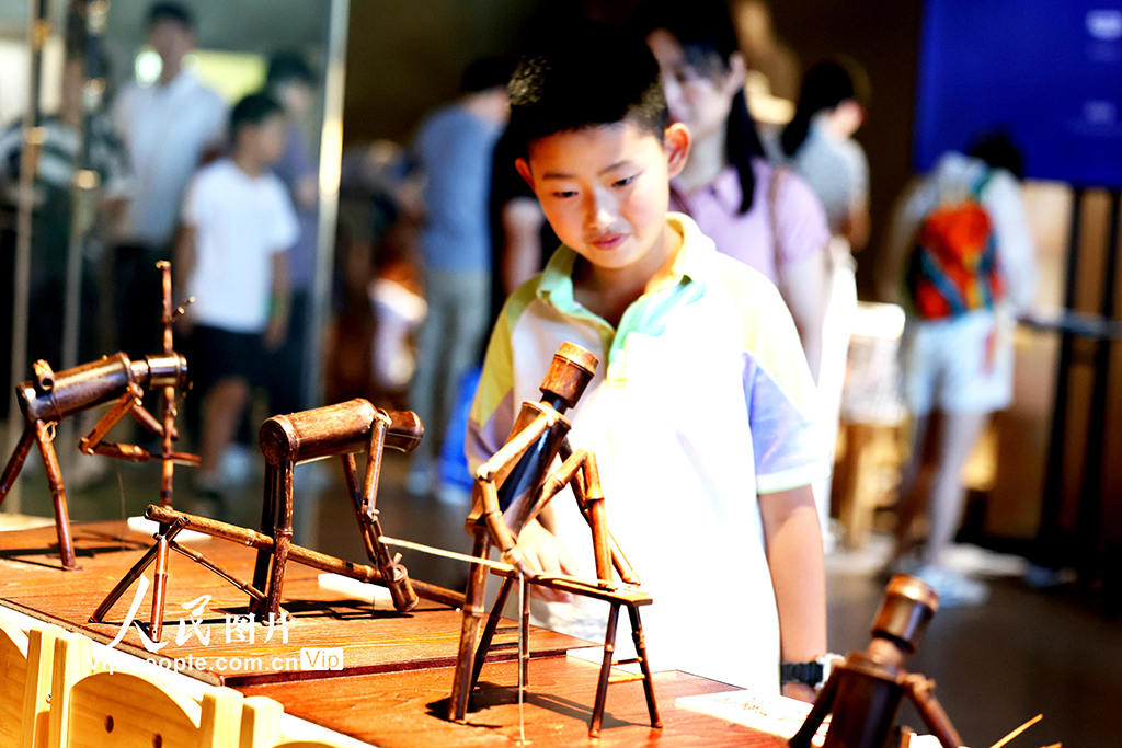 浙江杭州:走进非物质文化遗产馆 探索文化传承【2】