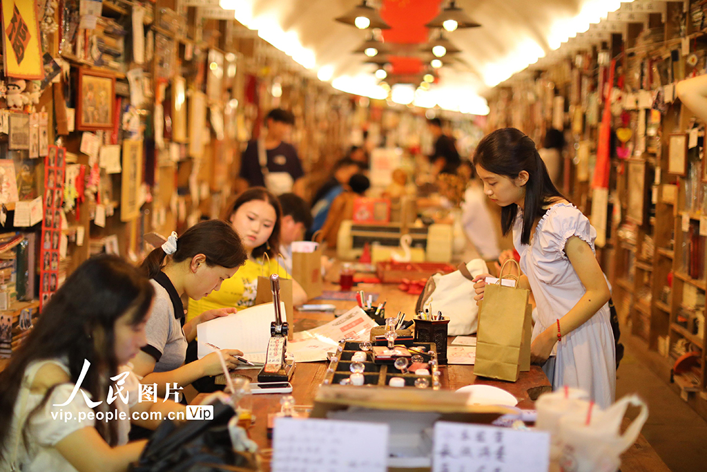 重庆：防空洞书屋里阅读觅清凉【4】