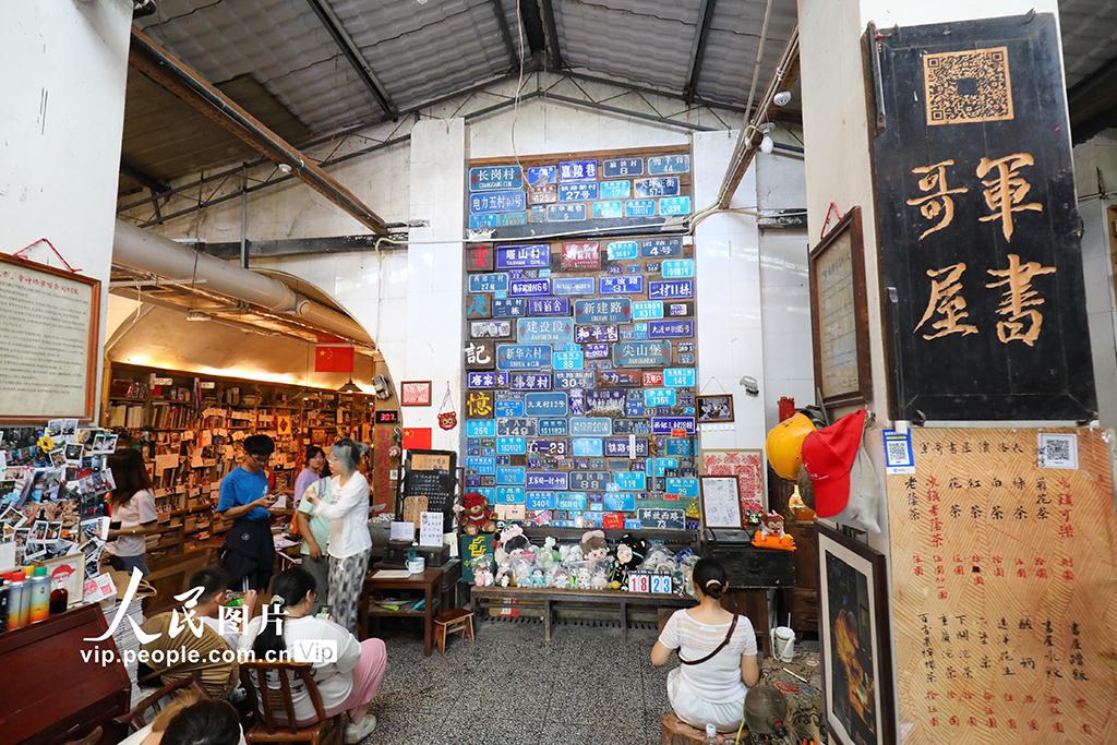 重庆：防空洞书屋里阅读觅清凉【6】