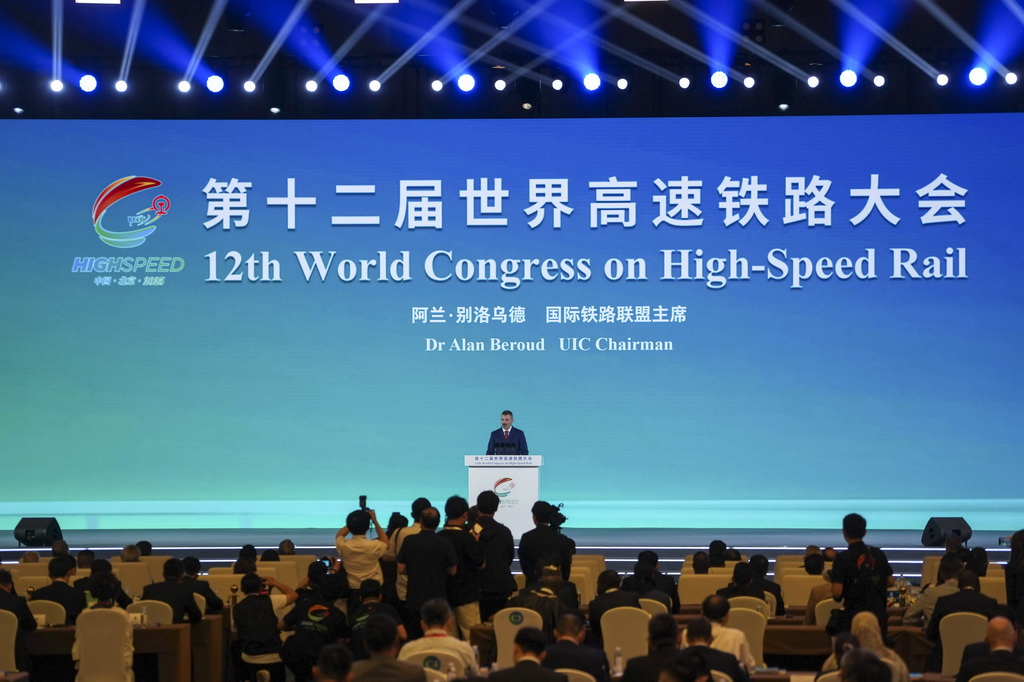 7月8日，国际铁路联盟主席阿兰·别洛乌德在开幕式上致辞。