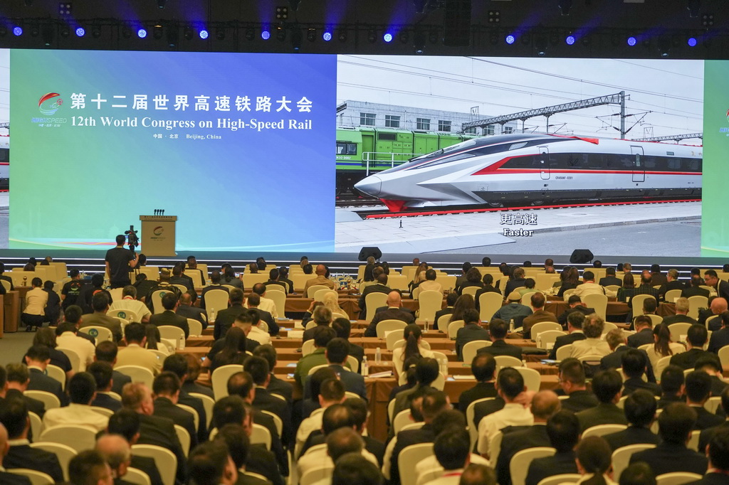 7月8日拍摄的第十二届世界高速铁路大会会场。