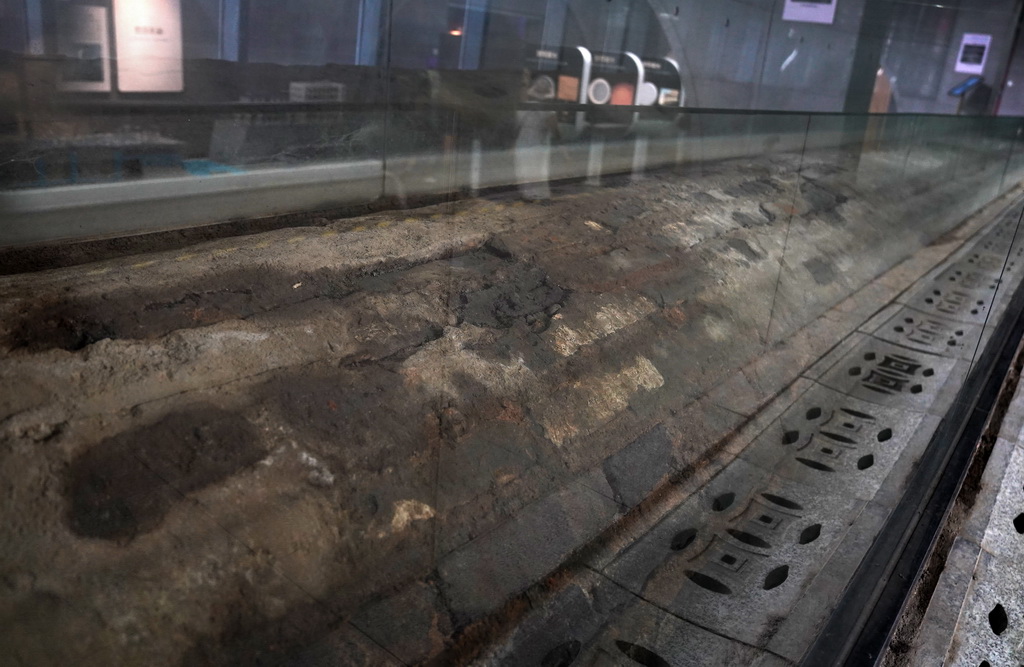 这是在赣州福寿沟博物馆展示的目前还在使用的福寿沟实体部分(6月18日摄)。