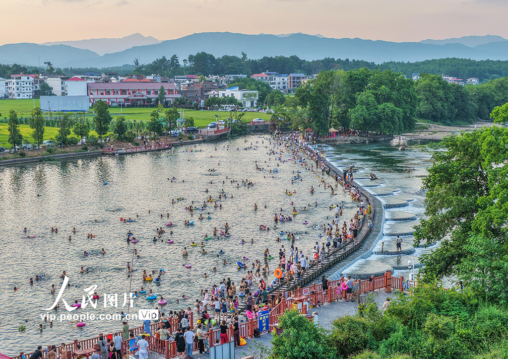 湖南道县：戏水消暑【3】