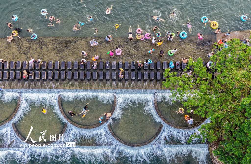 湖南道县：戏水消暑【2】