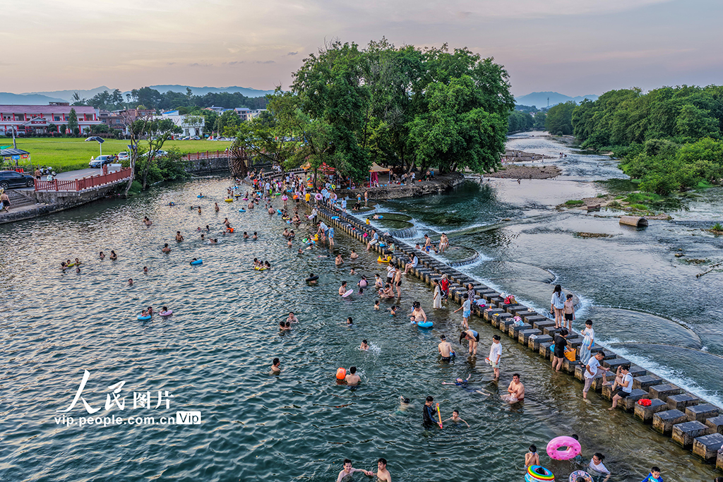 湖南道县：戏水消暑【4】