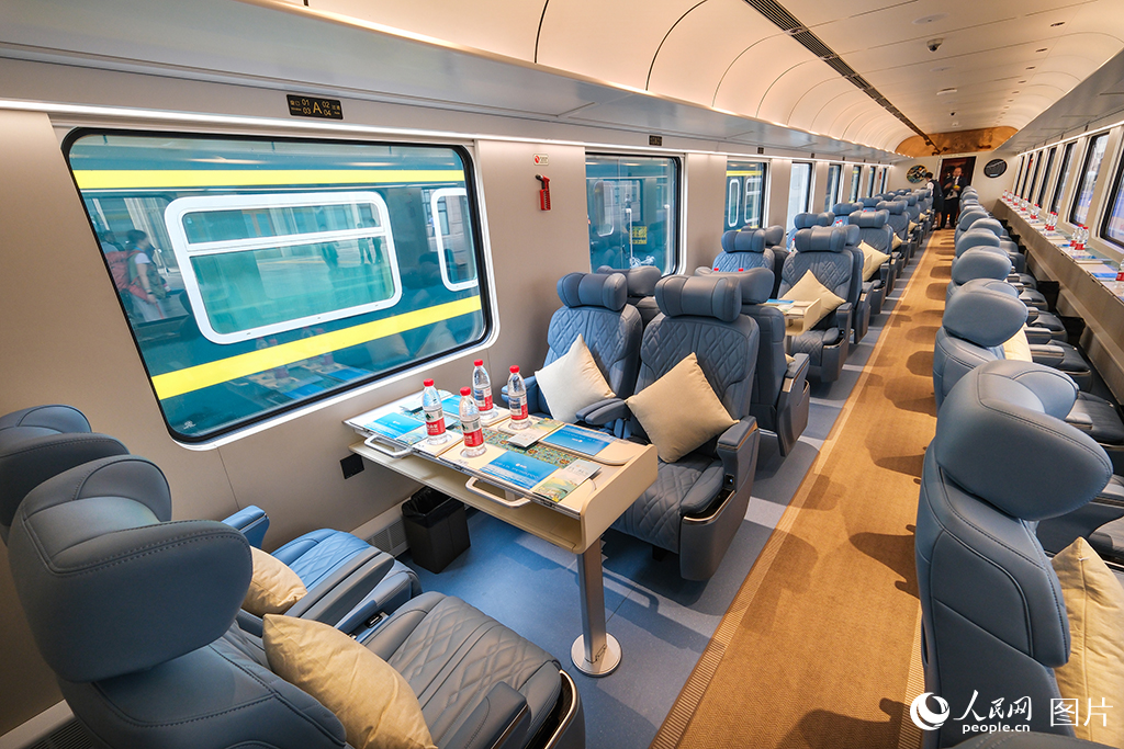 7月9日,京津冀首列“星光·燕赵号”观光旅游列车开行。