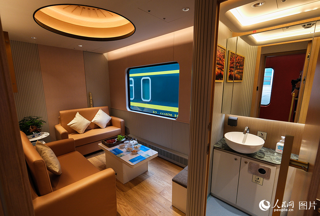 7月9日，京津冀首列“星光·燕赵号”观光旅游列车开行。