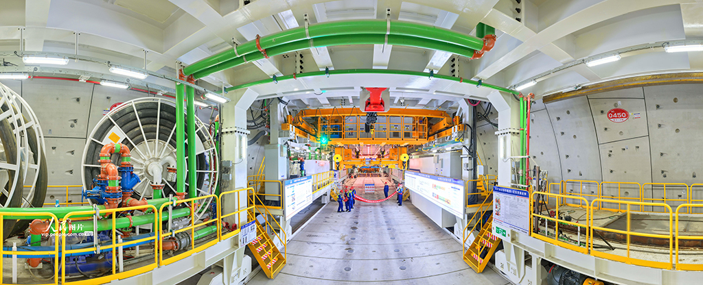 江苏南通：海太长江隧道“江海号”盾构机掘进突破千米【3】