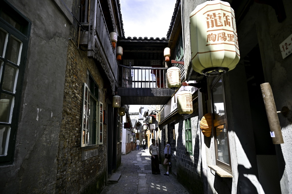 这是7月13日在江西省景德镇市拍摄的陶阳里历史文化街区一角。