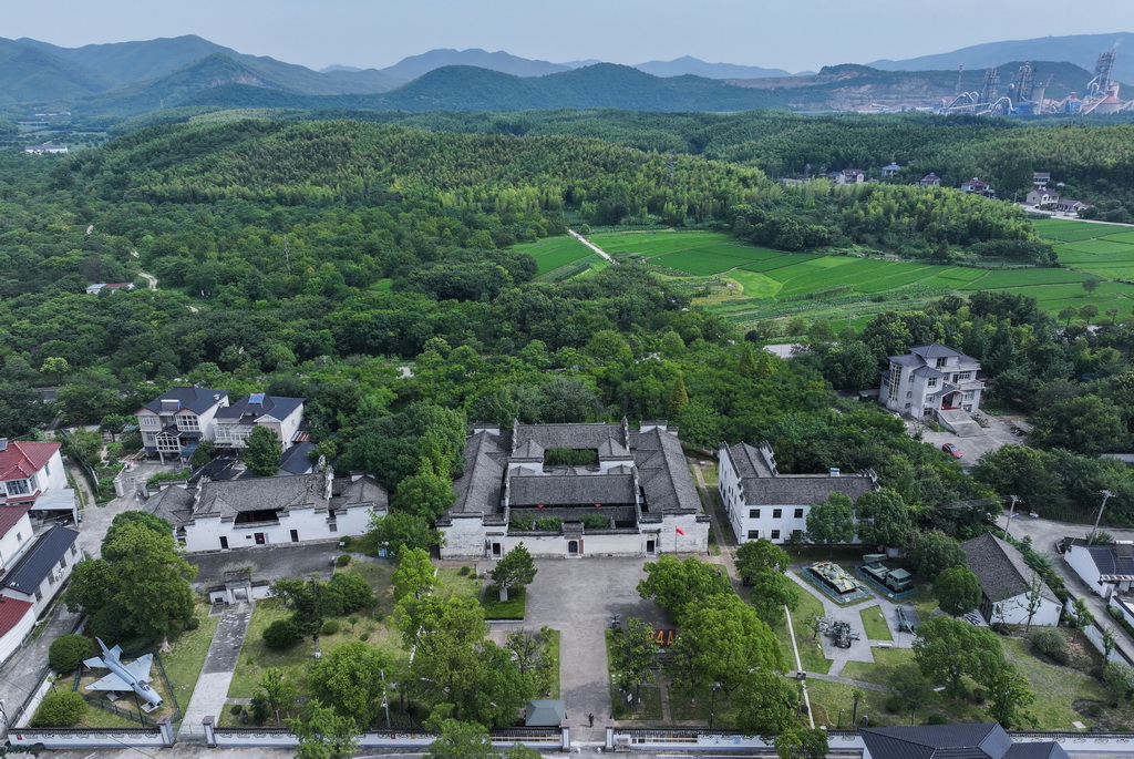 7月16日拍摄的长兴县煤山镇新四军苏浙军区纪念馆（无人机照片）。新华社记者 徐昱 摄