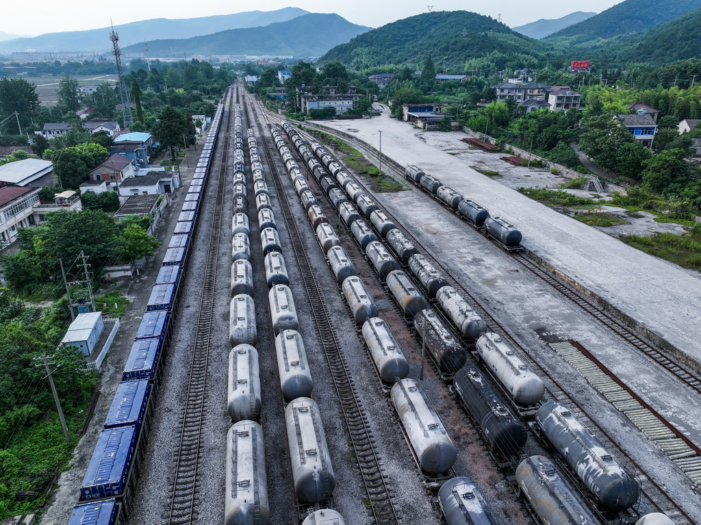 7月16日拍摄的长兴县煤山镇老火车站（无人机照片）。新华社记者 徐昱 摄