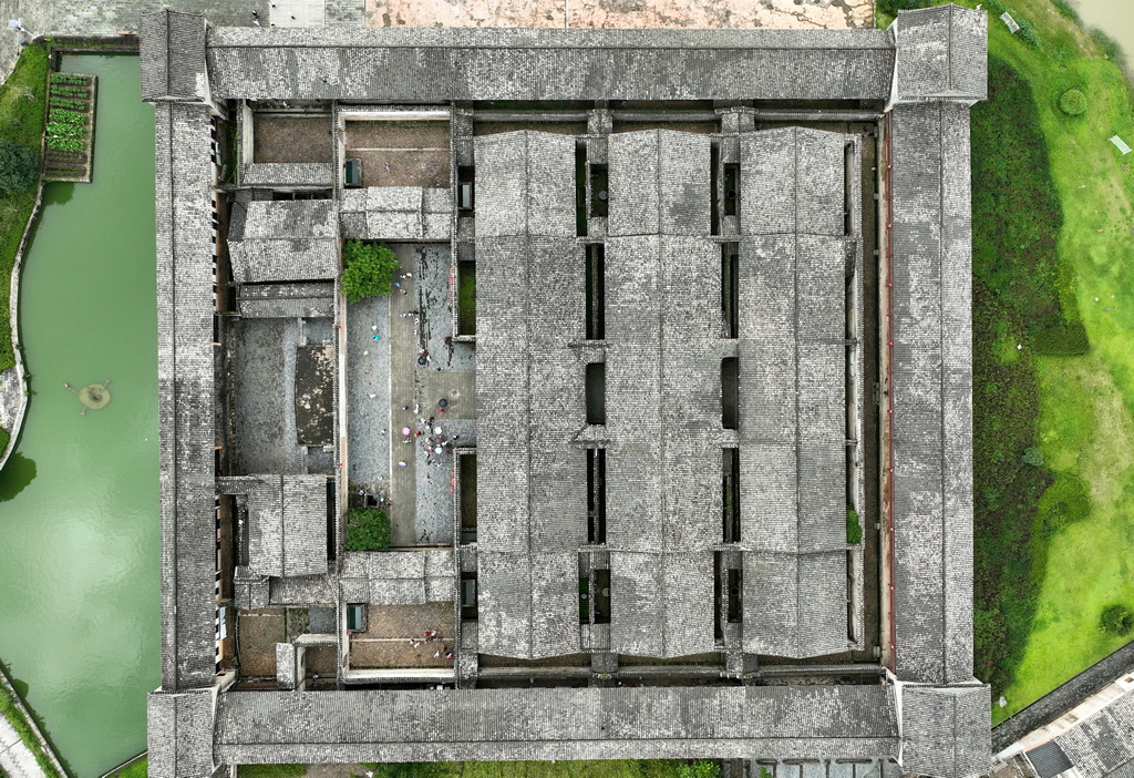 这是位于龙南市关西镇的关西新围（6月19日摄，无人机照片）。