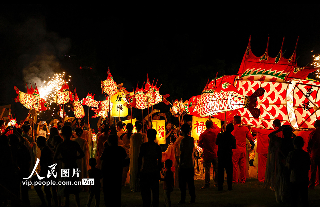 安徽黄山：鱼灯夜游会点亮古村夏夜【5】