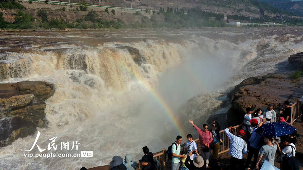 山西临汾：黄河壶口瀑布现壮美“彩虹桥”景观【3】