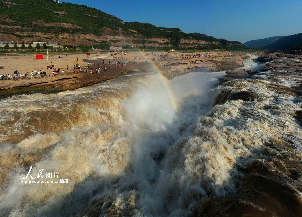 山西临汾：黄河壶口瀑布现壮美“彩虹桥”景观【2】