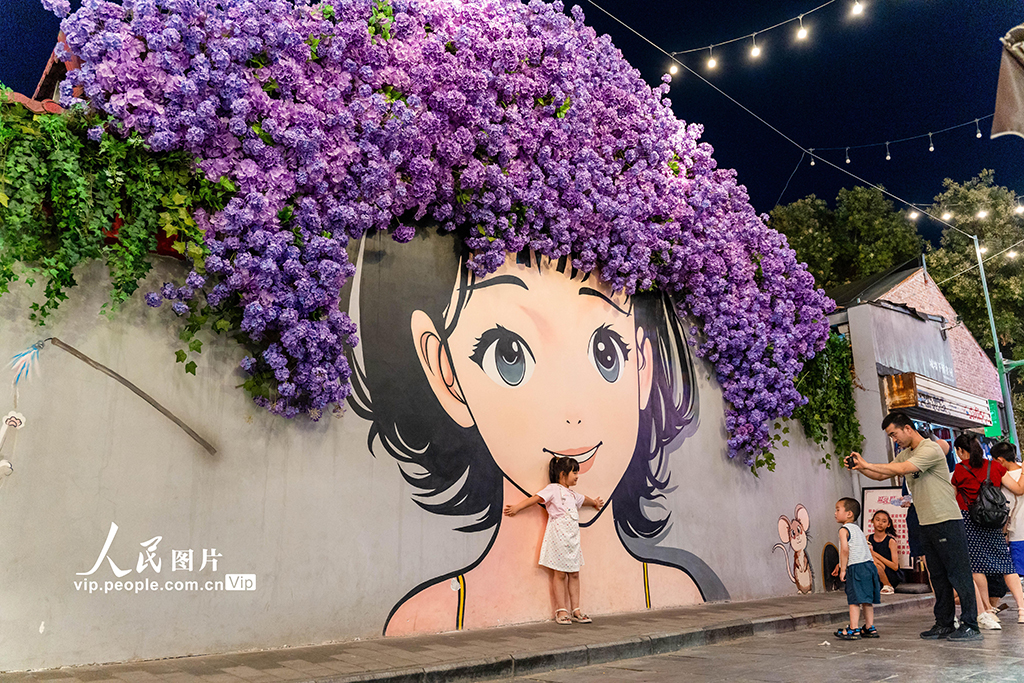 陕西西安：文化创意街区人气旺【2】