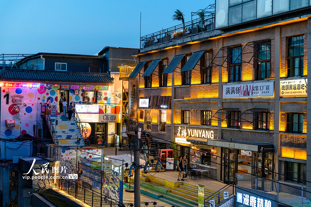 陕西西安：文化创意街区人气旺【5】