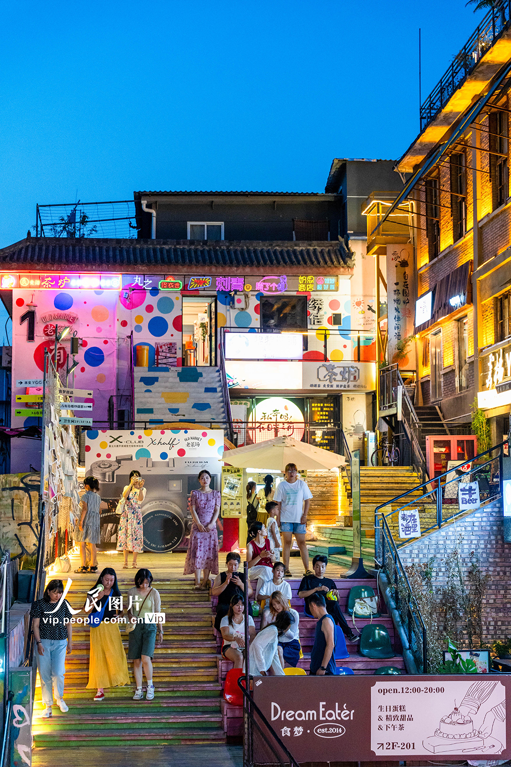 陕西西安：文化创意街区人气旺【7】