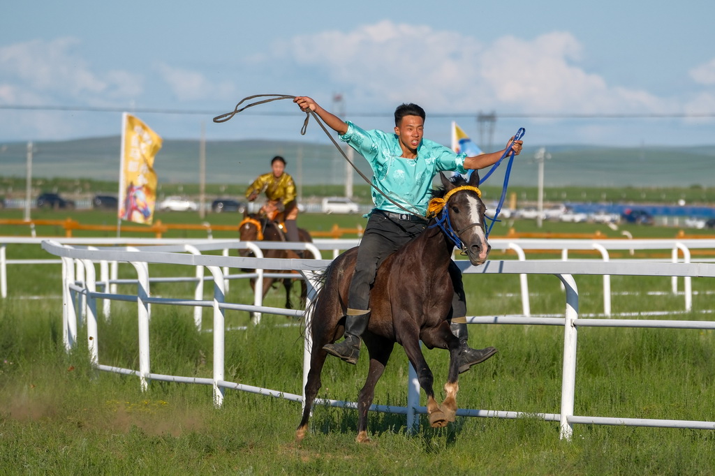 7月20日，选手们在速度赛马5000米比赛中。