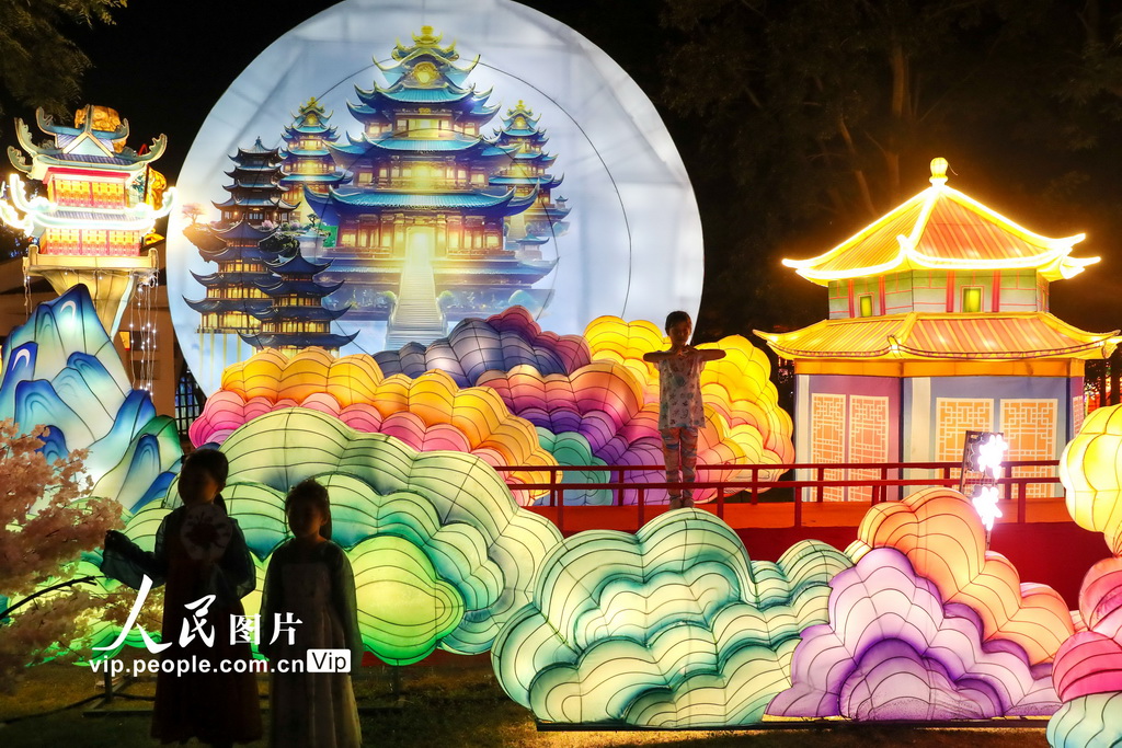 2025年“青岛之夏”艺术灯会流光溢彩【2】