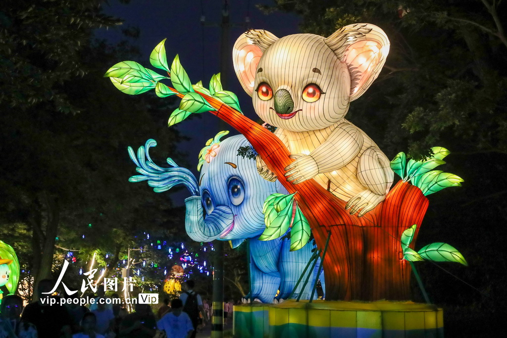 2025年“青岛之夏”艺术灯会流光溢彩【3】