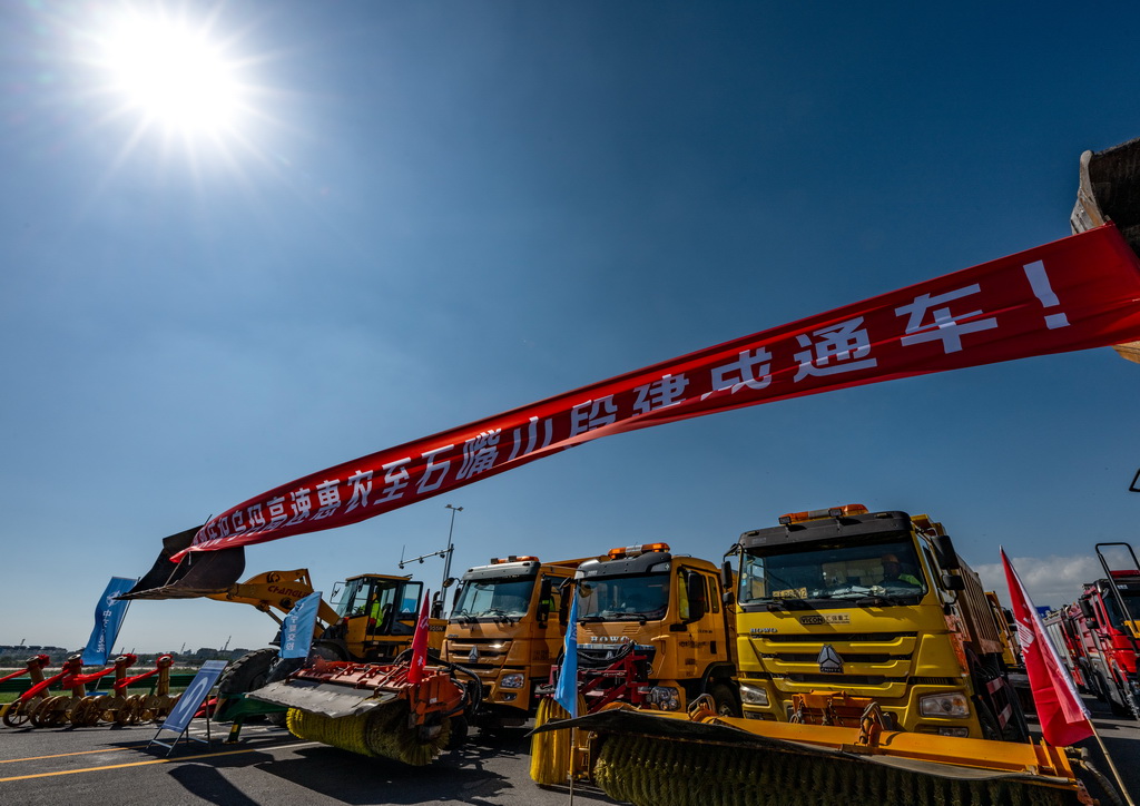 这是乌玛高速公路惠农至石嘴山段建成通车仪式现场（7月22日摄）。