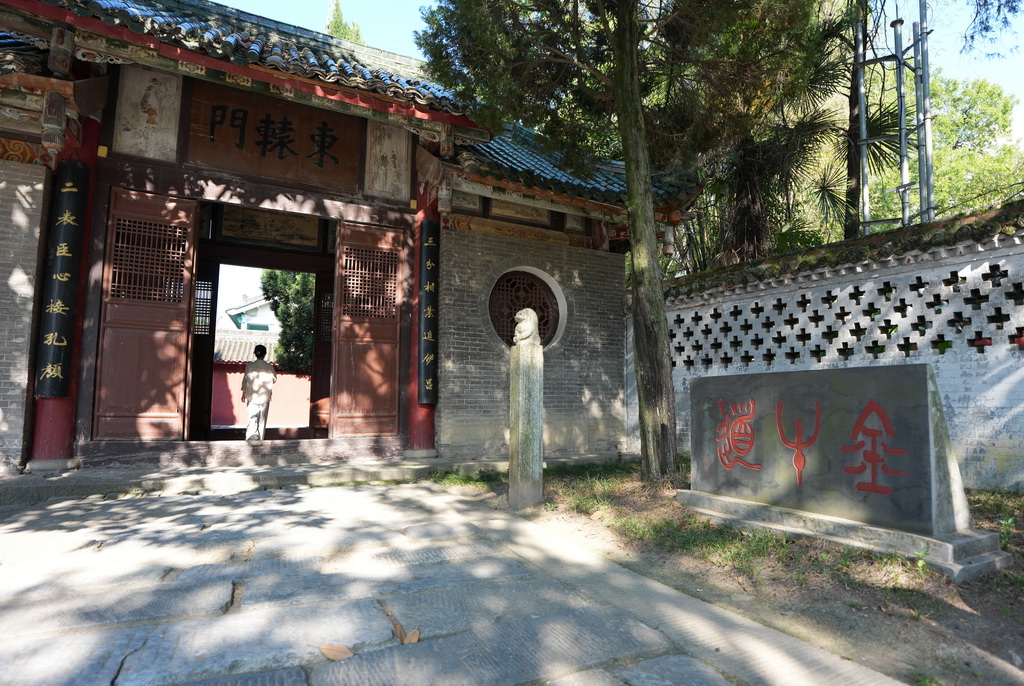 汉中市勉县武侯祠内的一段古代金牛道遗存（7月22日摄）。