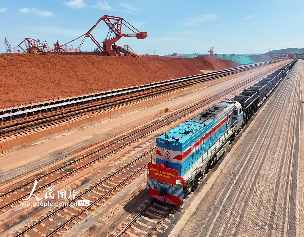 “烟台港至鄂尔多斯马场壕”铝土矿海铁联运班列首发【2】