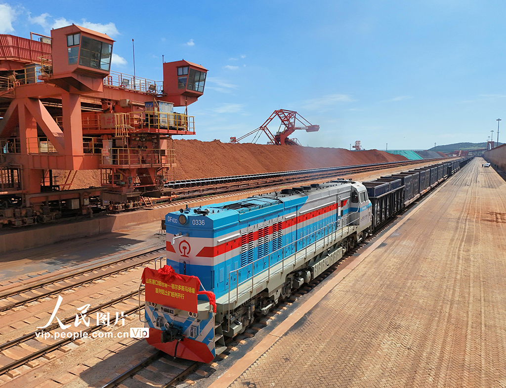 “烟台港至鄂尔多斯马场壕”铝土矿海铁联运班列首发【4】