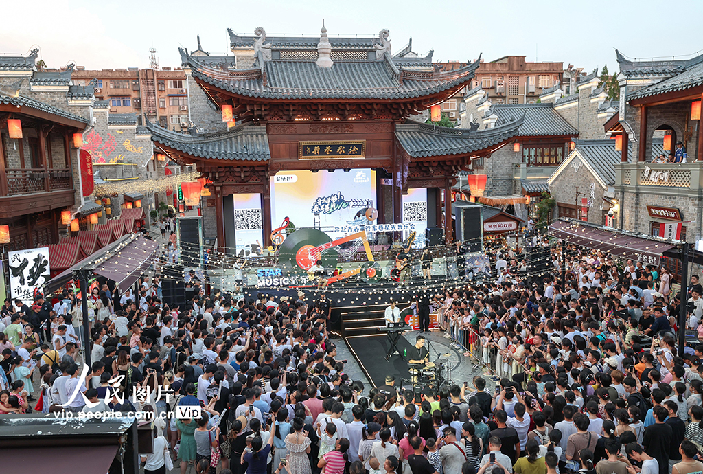 湖北襄阳：古城“夜经济”红火【3】