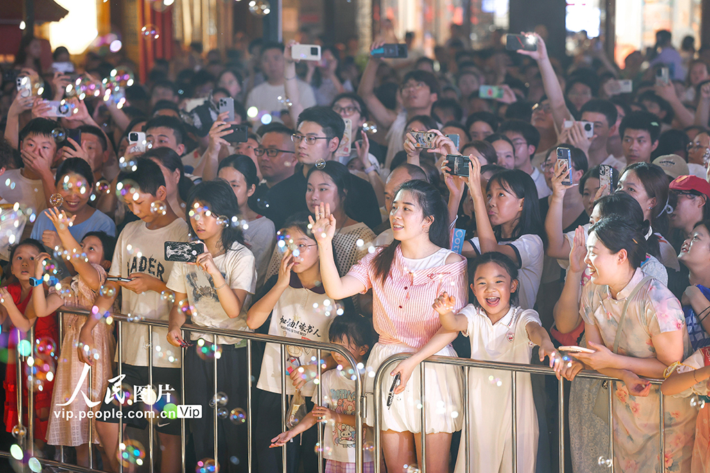 湖北襄阳：古城“夜经济”红火【5】