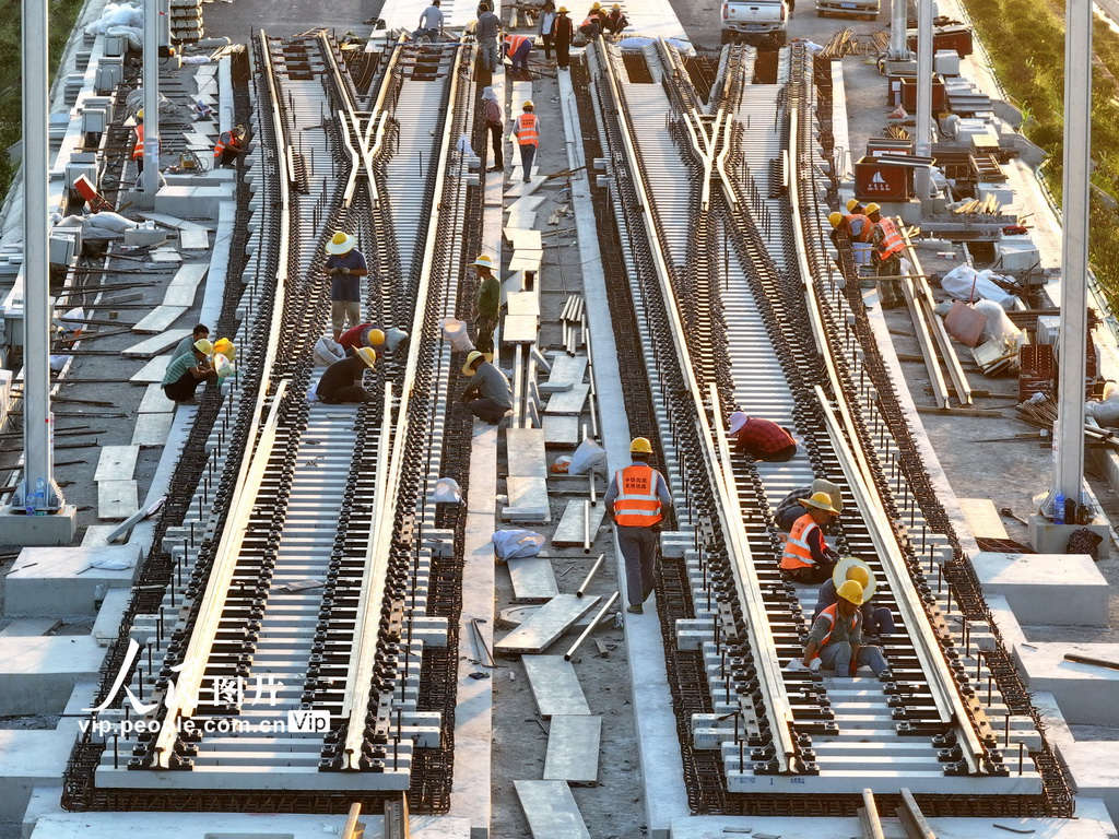 安徽蒙城：阜淮铁路战高温施工忙【3】