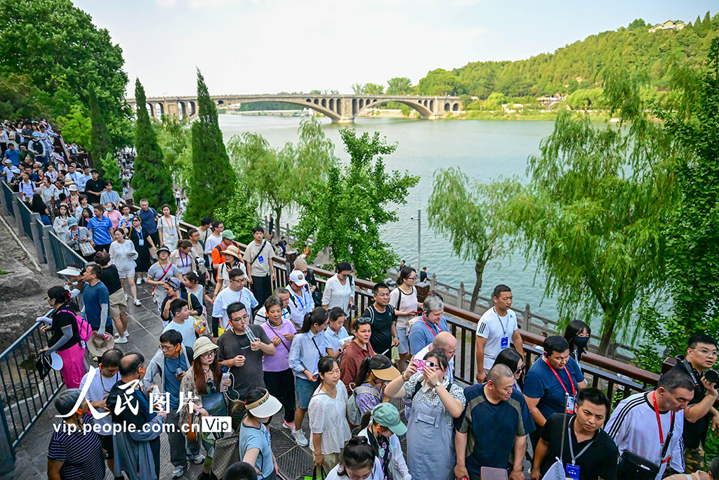 河南洛阳：龙门石窟暑期旅游热【5】