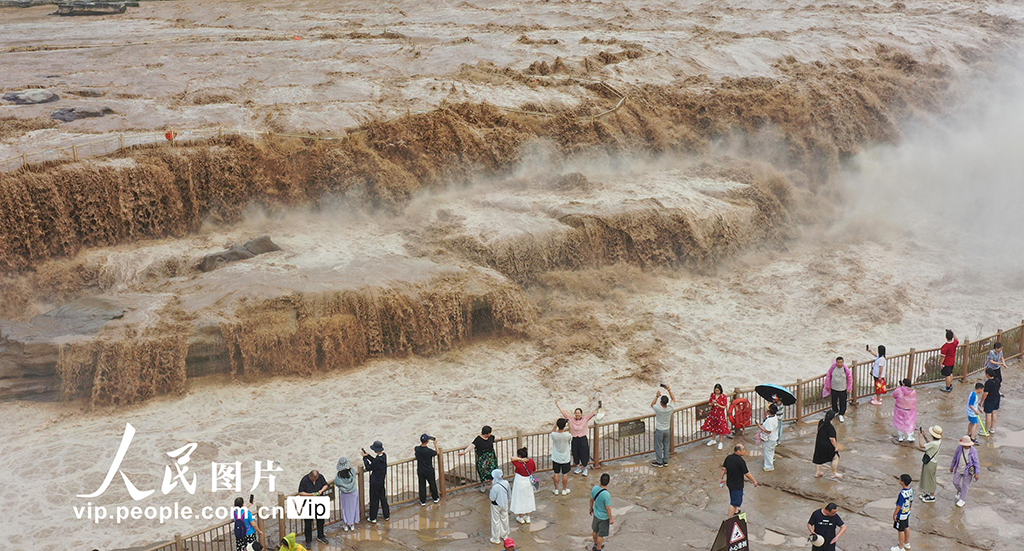 山西吉县：黄河壶口瀑布水量大增【3】